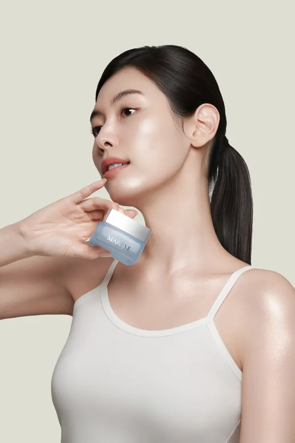 마렌느 인물 제품 촬영 — 무지 배경 · 미디엄 · 모델 컷 (8/19)