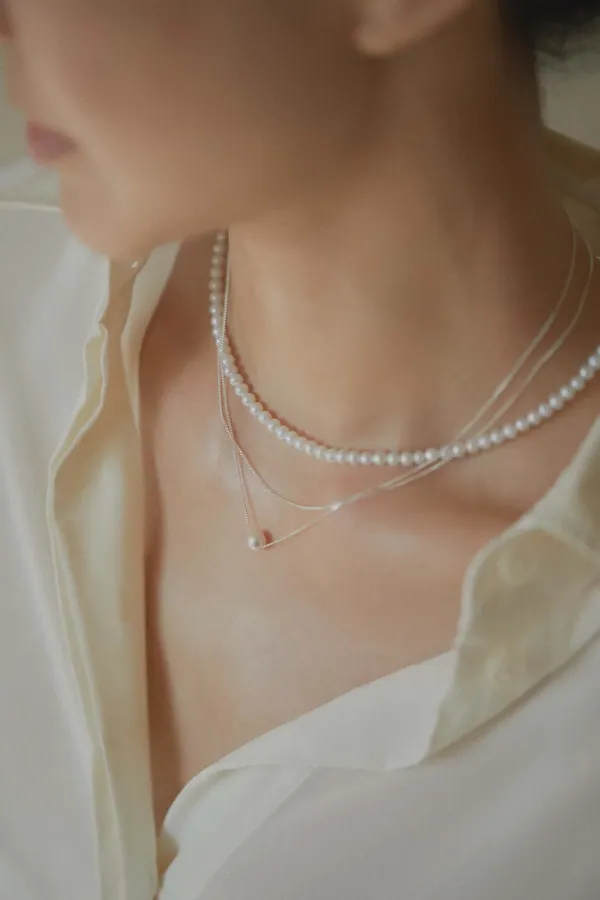 아닐로 패션잡화 제품 촬영 — 무지 배경 · 클로즈업 · 모델 컷 (3/10)